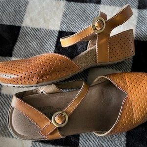 Spring Step Lartiste Lizzie Sandals Color Camel Size 37 (size 7 US)